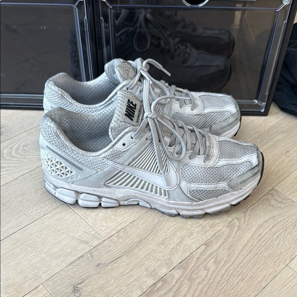 Nike Zoom Vomero 5 SP Size 8 Grey